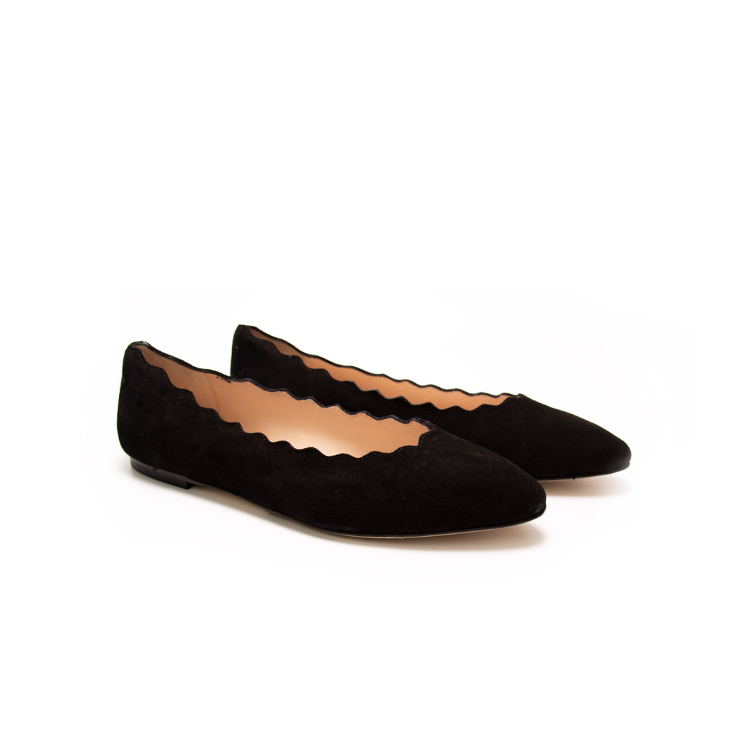 Women's Classic Pointed Toe Scalloped Ballet Flats in Suede