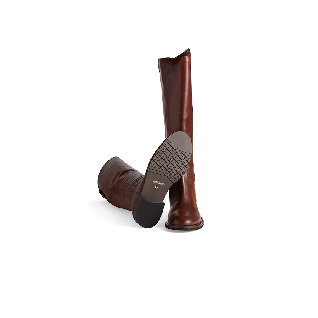 Women's classic boots with back zip - Image 3